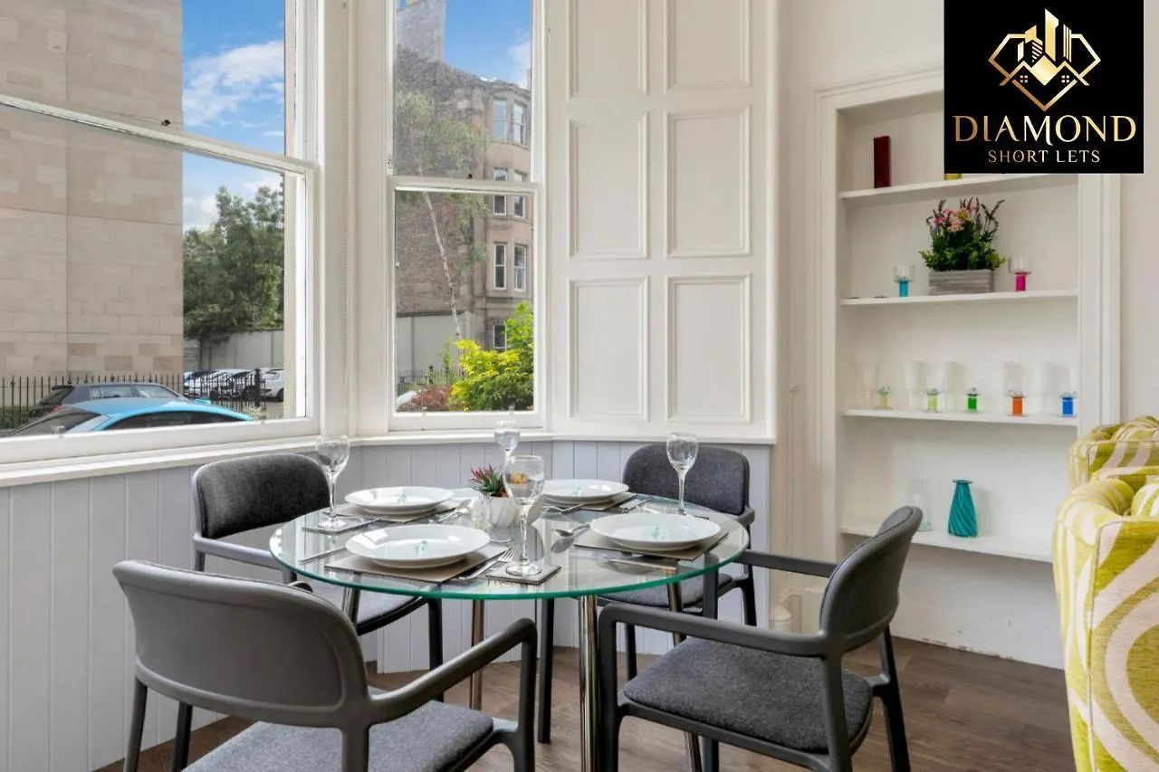 Spacious 1 Bed Ground Floor Apartment With Garden Edinburgh