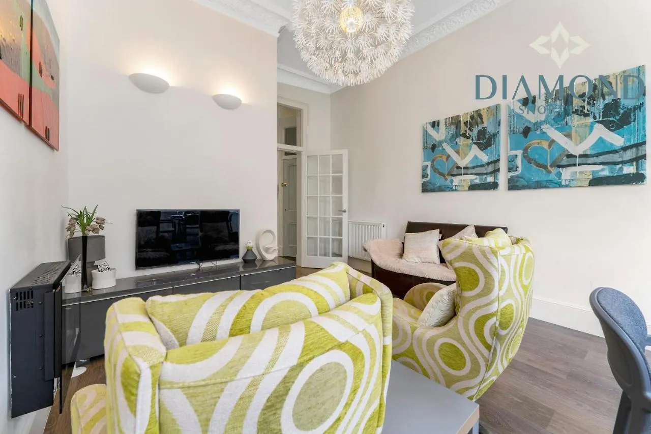 Spacious 1 Bed Ground Floor Apartment With Garden Edinburgh 0*,  United Kingdom
