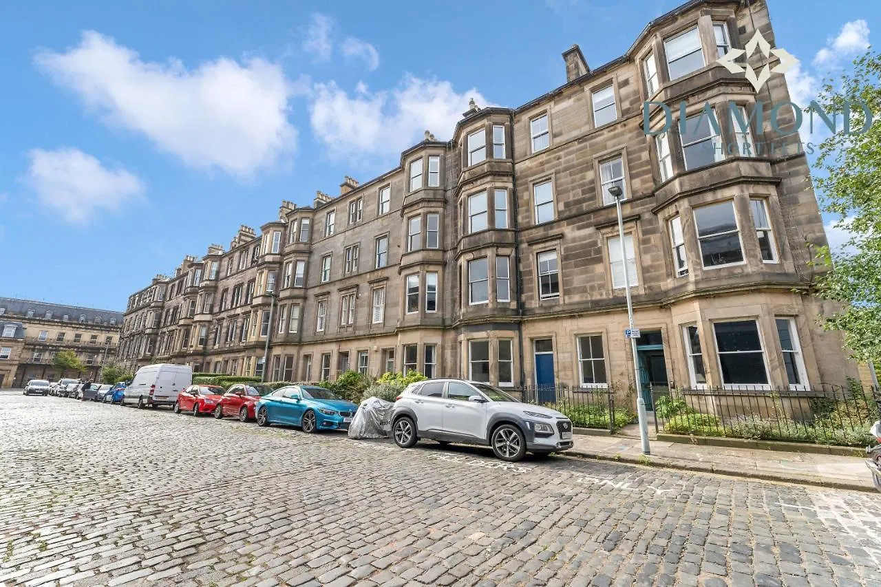 Spacious 1 Bed Ground Floor Apartment With Garden Edinburgh 0*,  United Kingdom